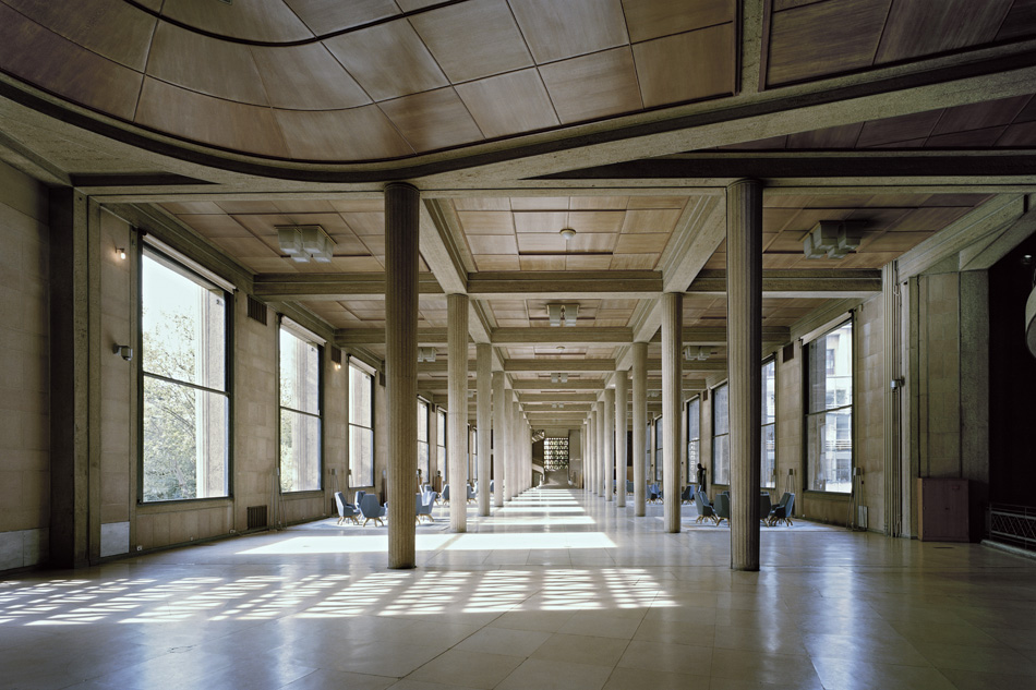 Palais d’Iéna, Paris ESEC headquarters Hypostyle hall © Benoît Fougeirol