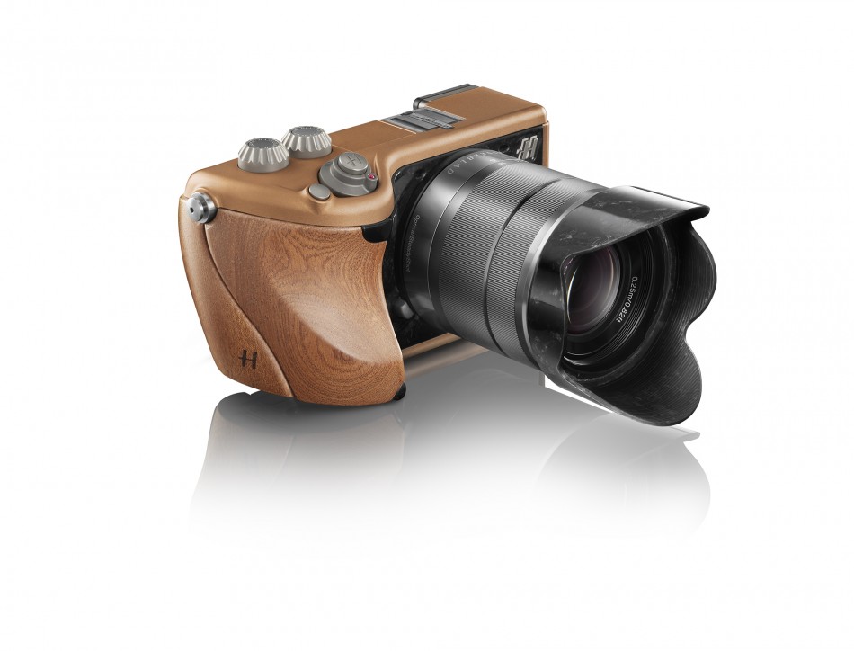 Hasselblad Lunar Compact in Mahogany/