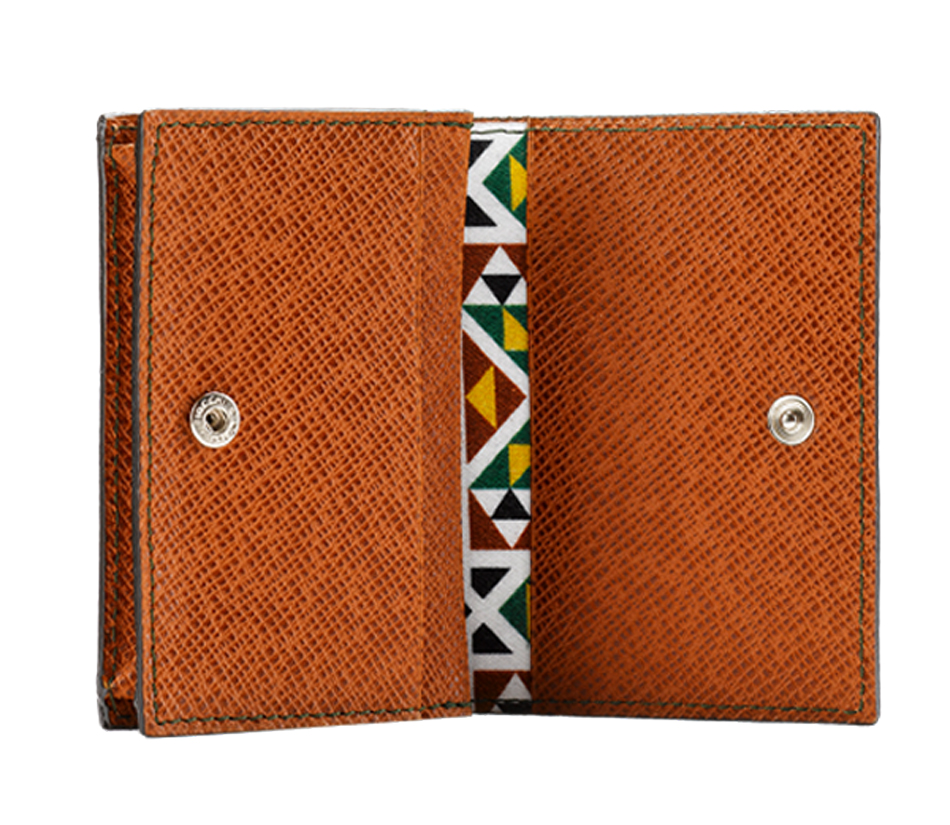 The “All You Need” Cards’ Holder from the “Palatina” collection is the perfect leather accessory to keep your credit cards and banknotes organised. 