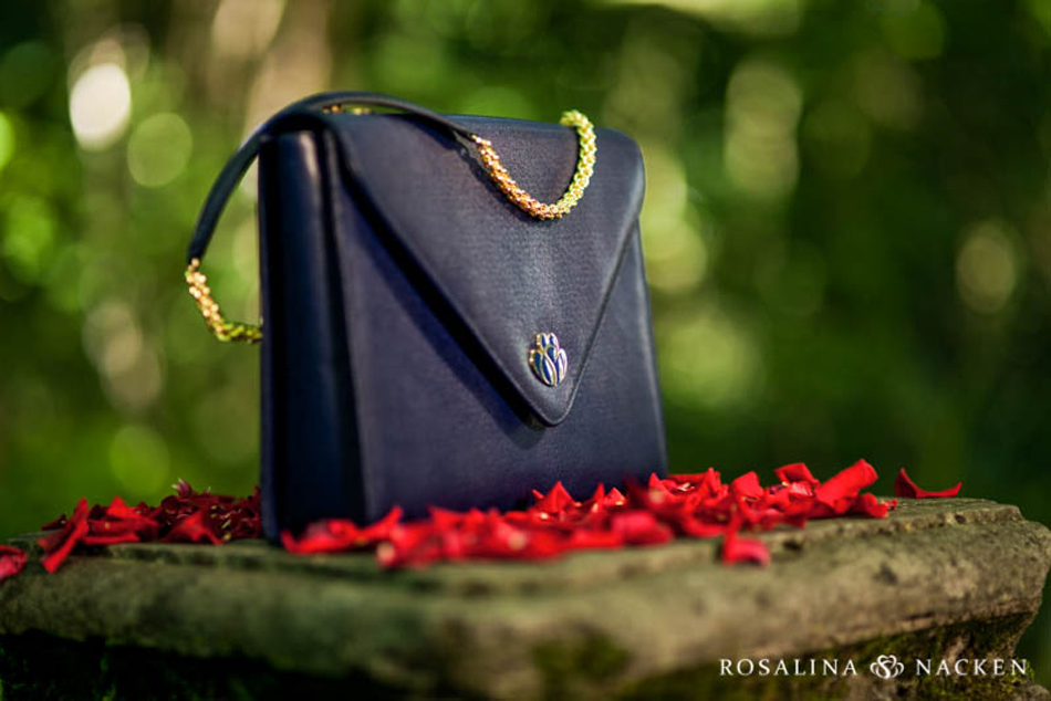 Each Shelle Classica and Shelle Futura come with detachable gold plated straps. You can use your handbag for work and transform it into a glamorous evening clutch by simply changing the strap.