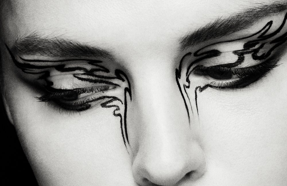 CHANEL Mascara LE VOLUME ULTRA-NOIR DE CHANEL #90 Eyeshadow LES 4 OMBRES #246 Eyeliner ÉCRITURE DE CHANEL #10