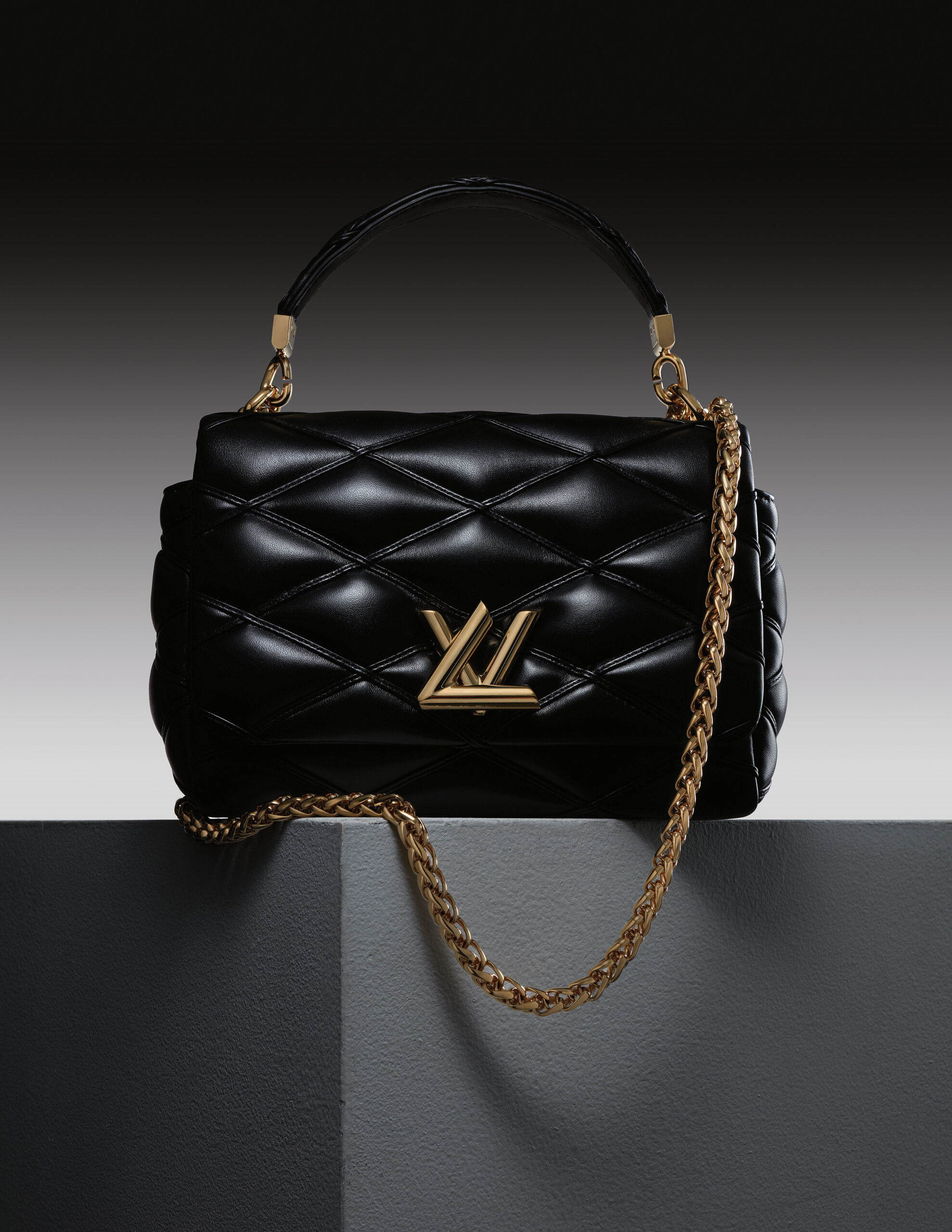 Schön! 45 | on a pedestal