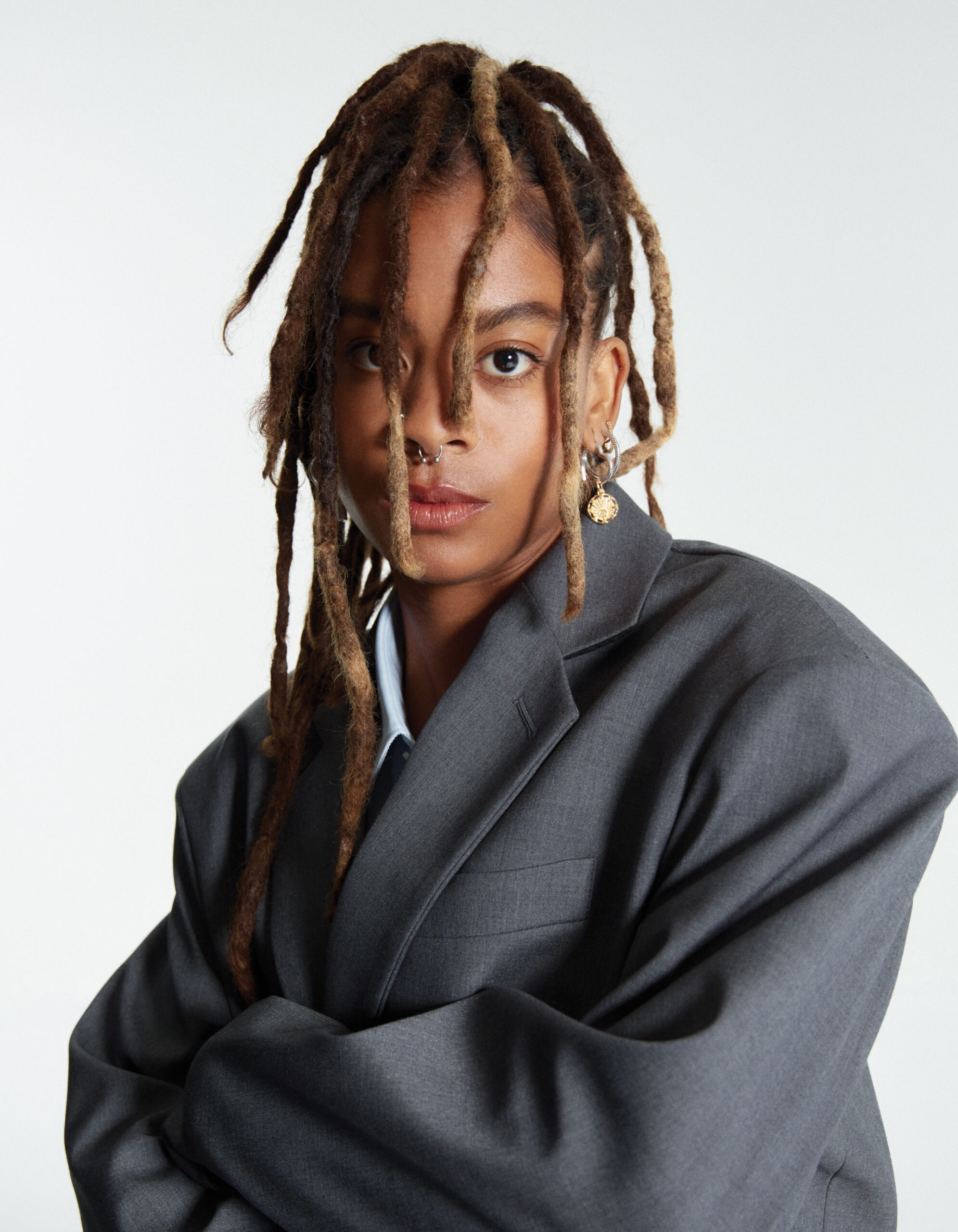 Schön! 46 digital cover | marina correia wearing Pandora