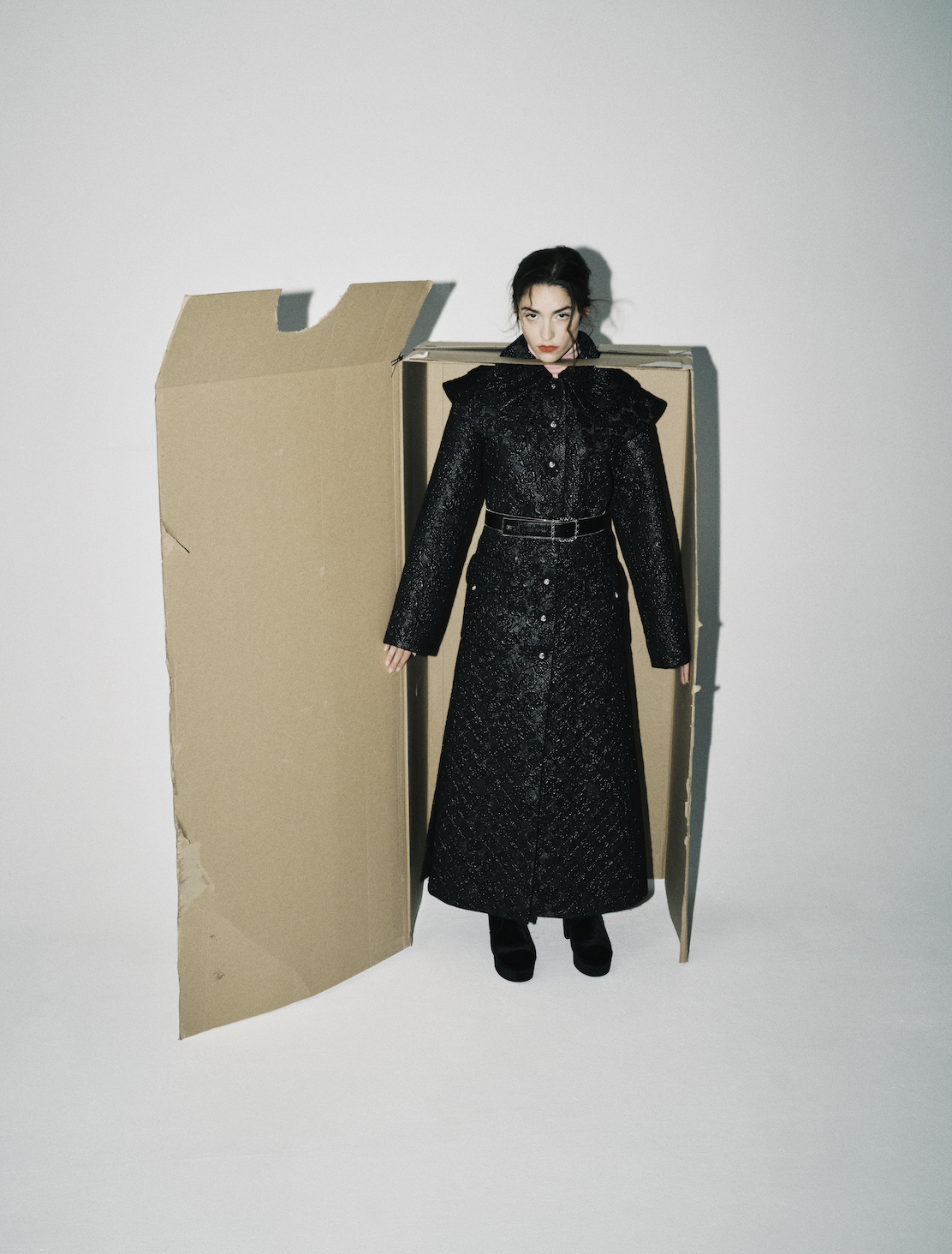 Schön! 47 |  jan melka wearing CHANEL #allaboutart | out now