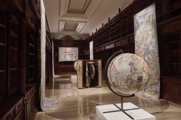 en route | dior’s creative dialogue with the vatican library