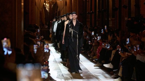 dries van noten aw25 | behind the curtain