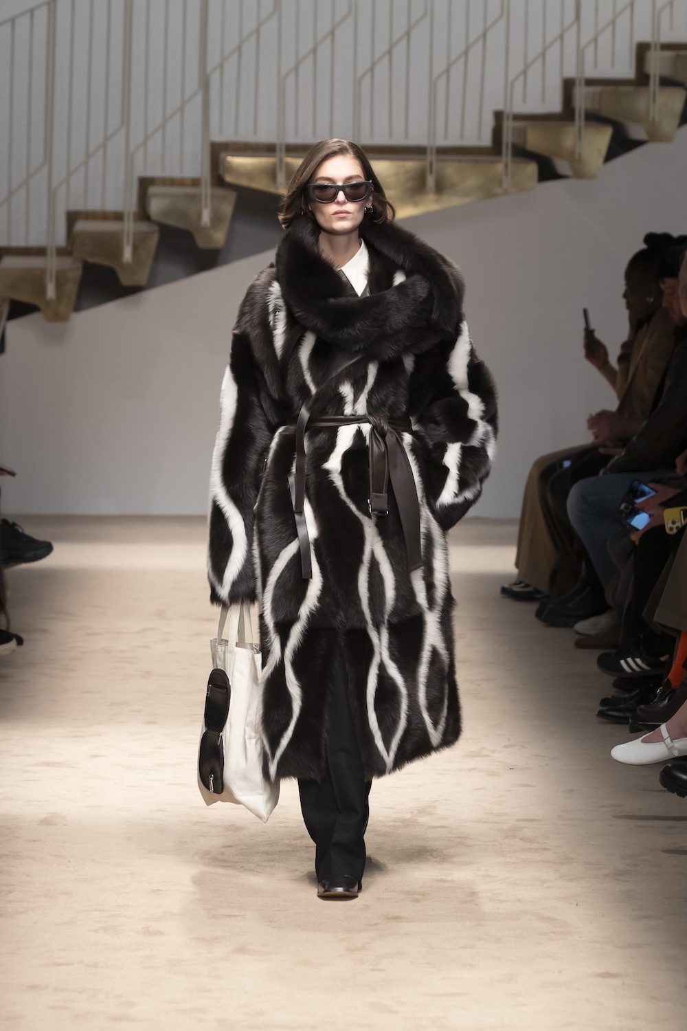 TOD’S_WOMEN’S_FW_25-26_LOOK_28