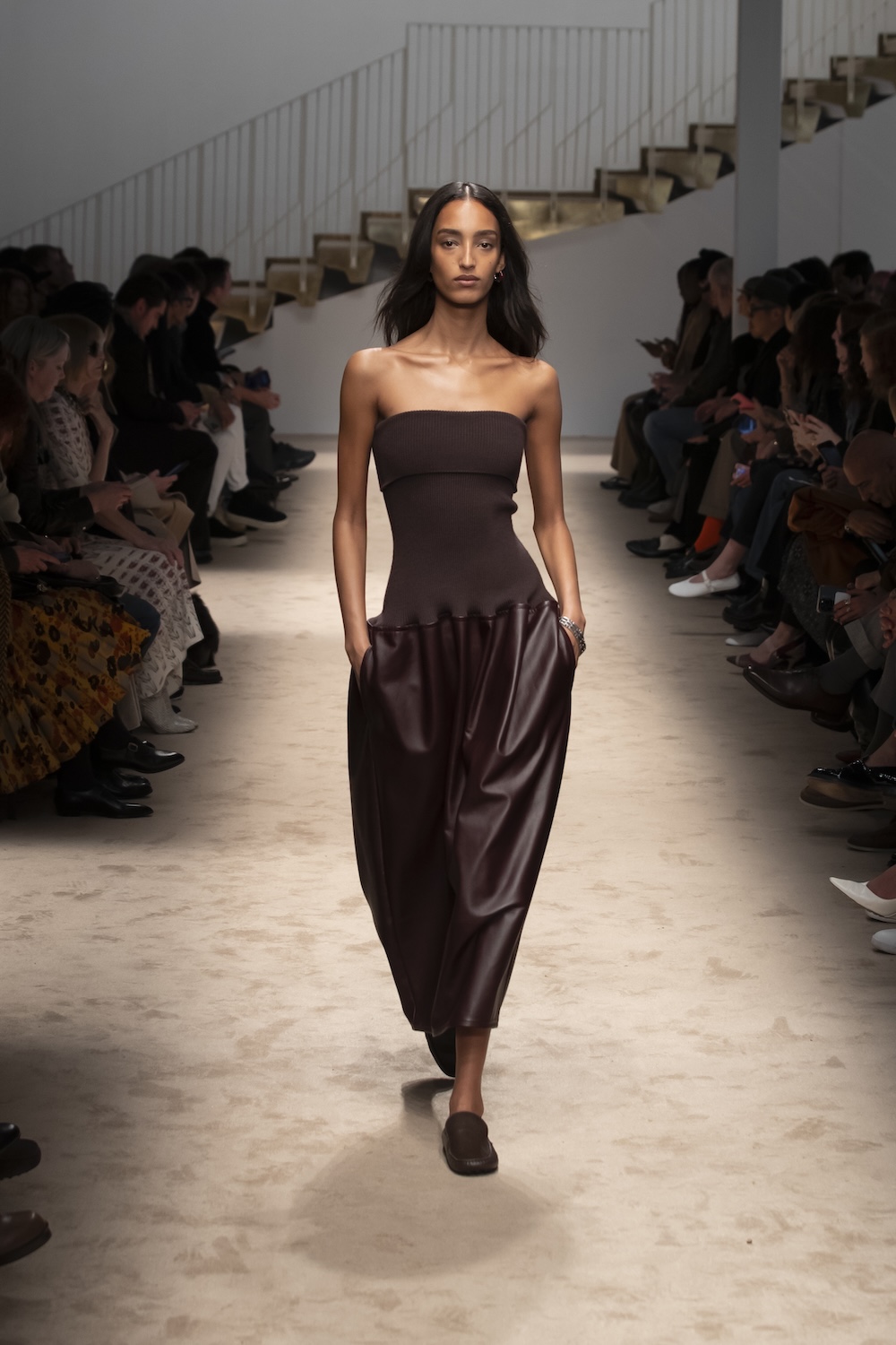 TOD’S_WOMEN’S_FW_25-26_LOOK_40