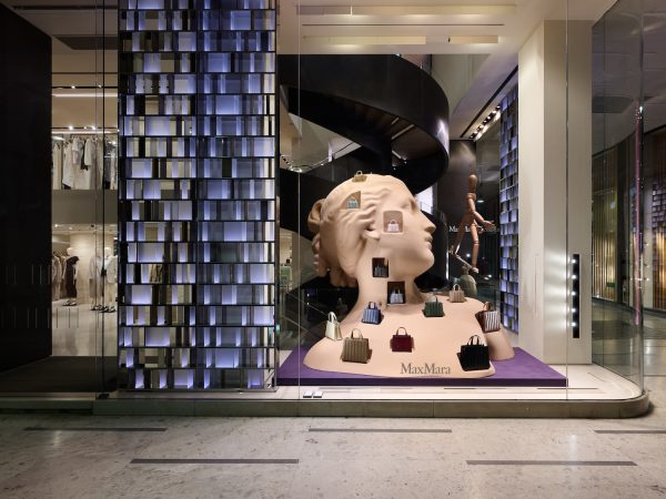 max mara | whitney gala 2025 & the bag that became a classic