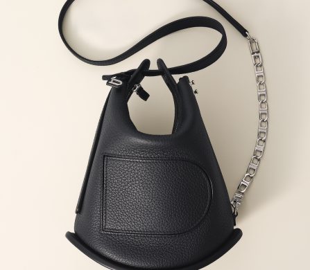 DELVAUX_AW25_Pin_Twist_Black_4X5 (1)