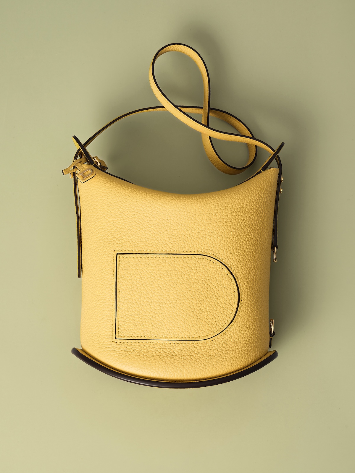 DELVAUX_AW25_Pin_Twist_Pollen_4X5 (1)