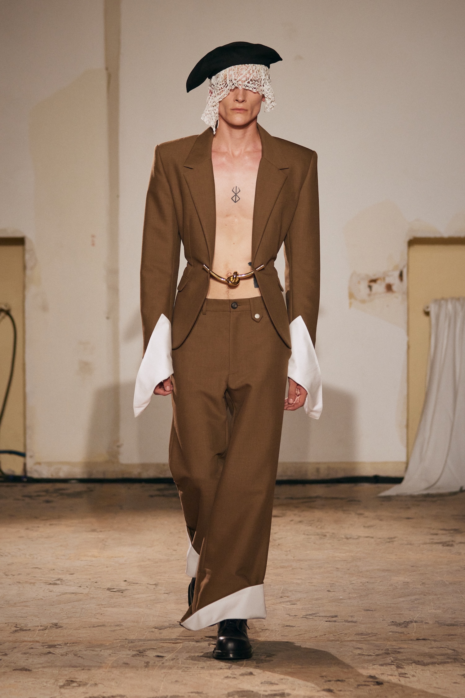 Egonlab_ss26_runway_press_look13