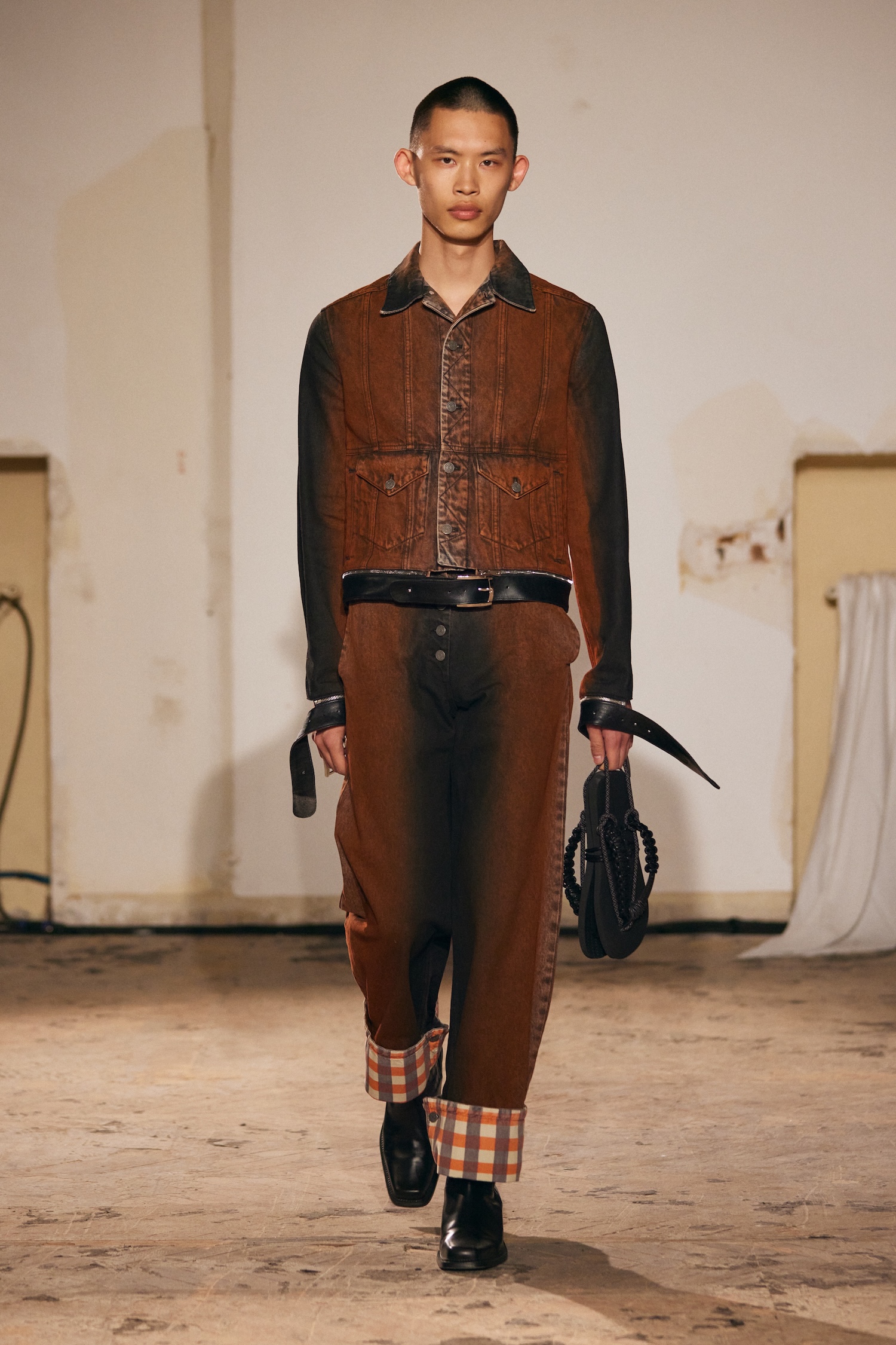 Egonlab_ss26_runway_press_look18