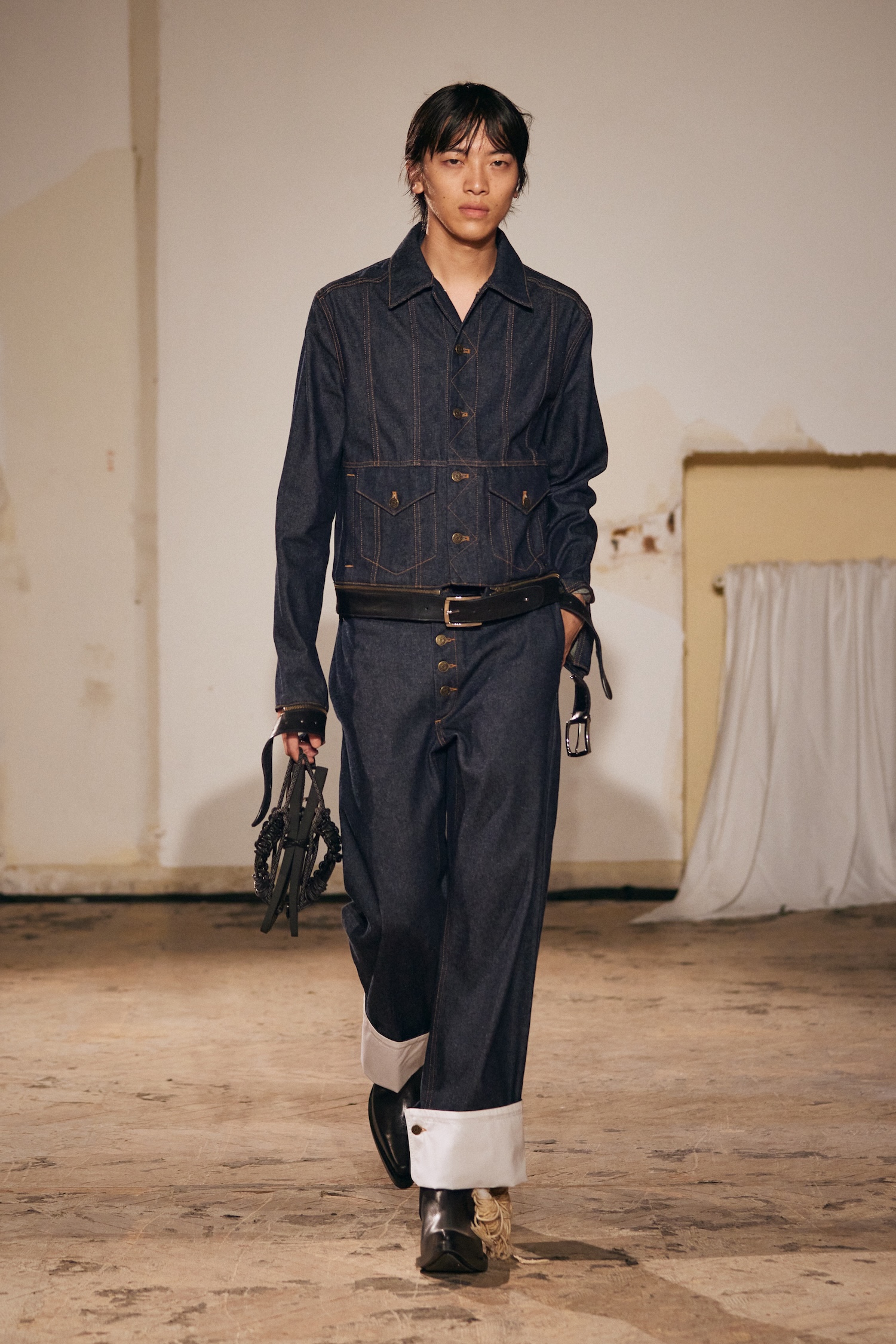 Egonlab_ss26_runway_press_look24