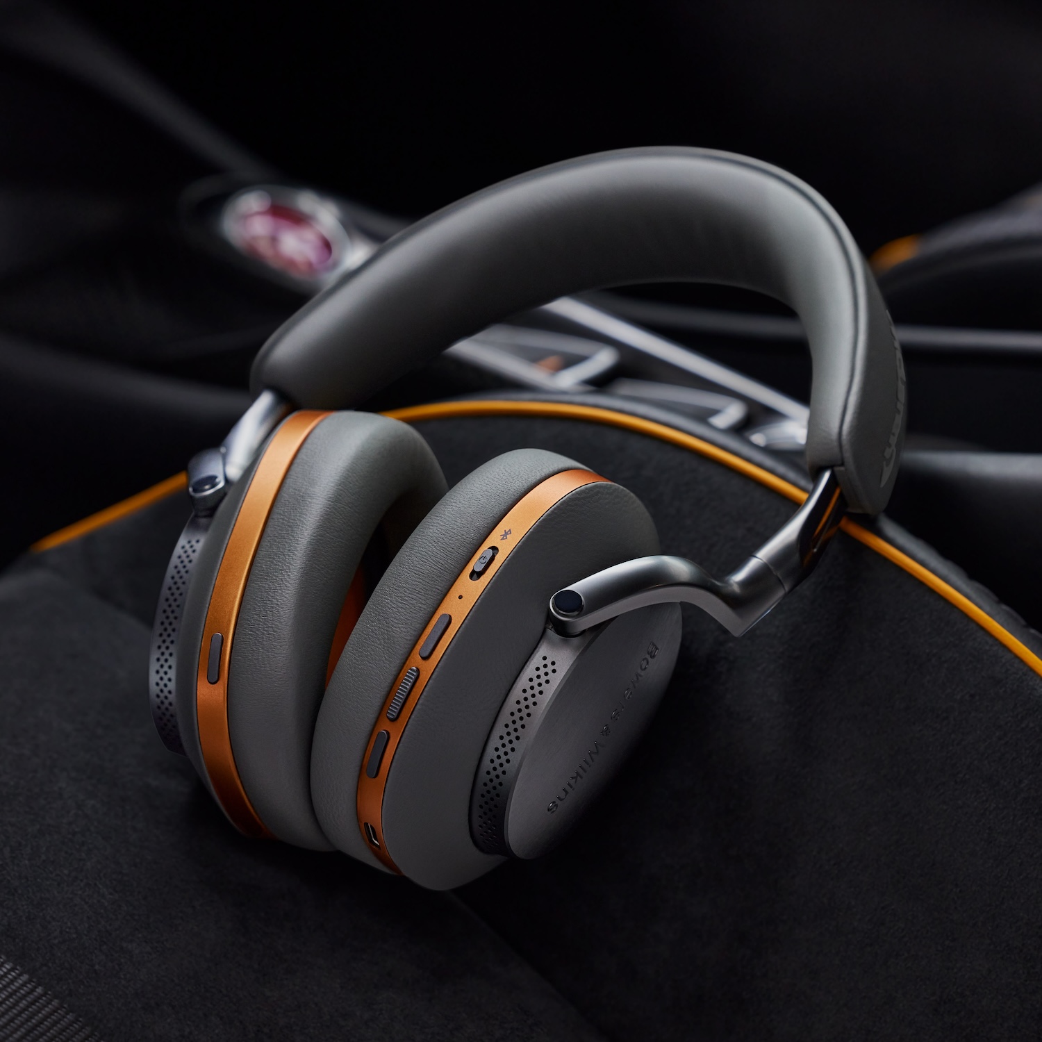 B&W-Px8 McLaren Edition-Lifestyle 2-1×1