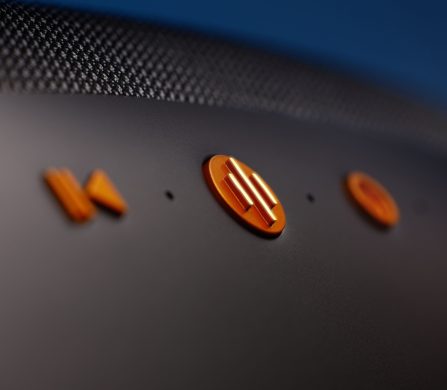 B&W – Zeppelin McLaren Edition Button Detail Beauty – 1×1