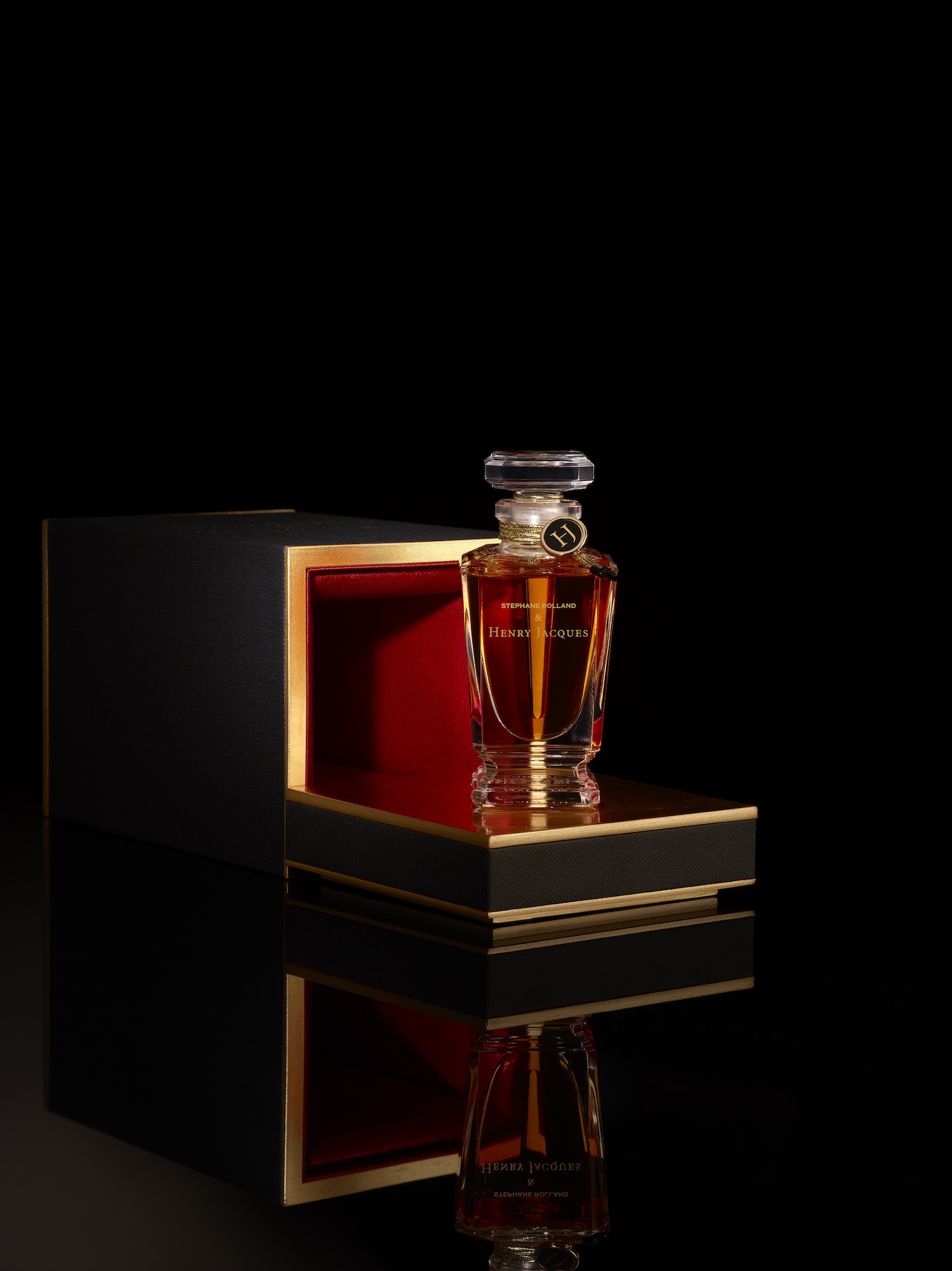 STEPHANE-ROLLAND-X-HJ_STILL-LIFE_ESSENCE_KV_02