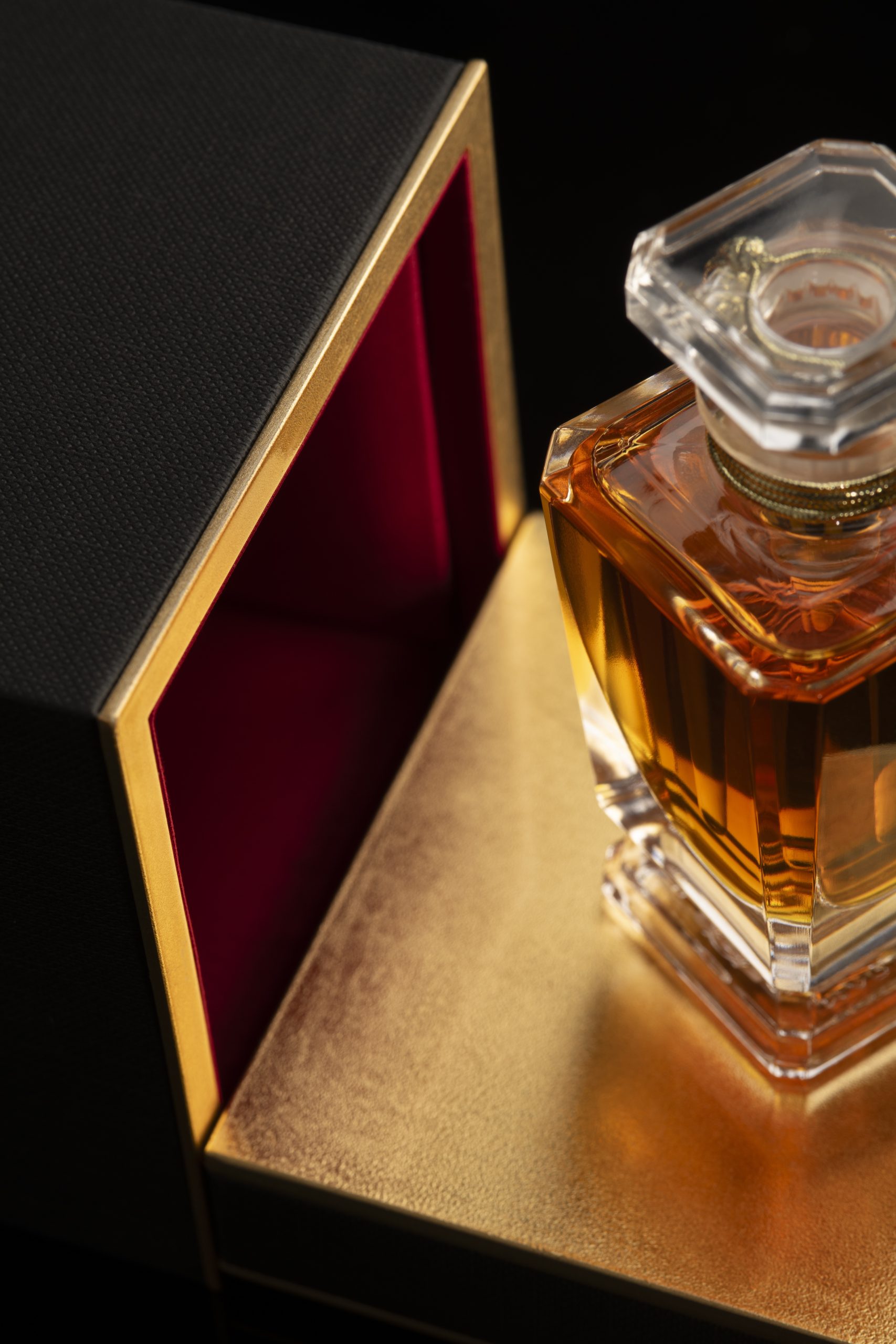 STEPHANE-ROLLAND-X-HJ_STILL-LIFE_ESSENCE_TOPSHOT_02