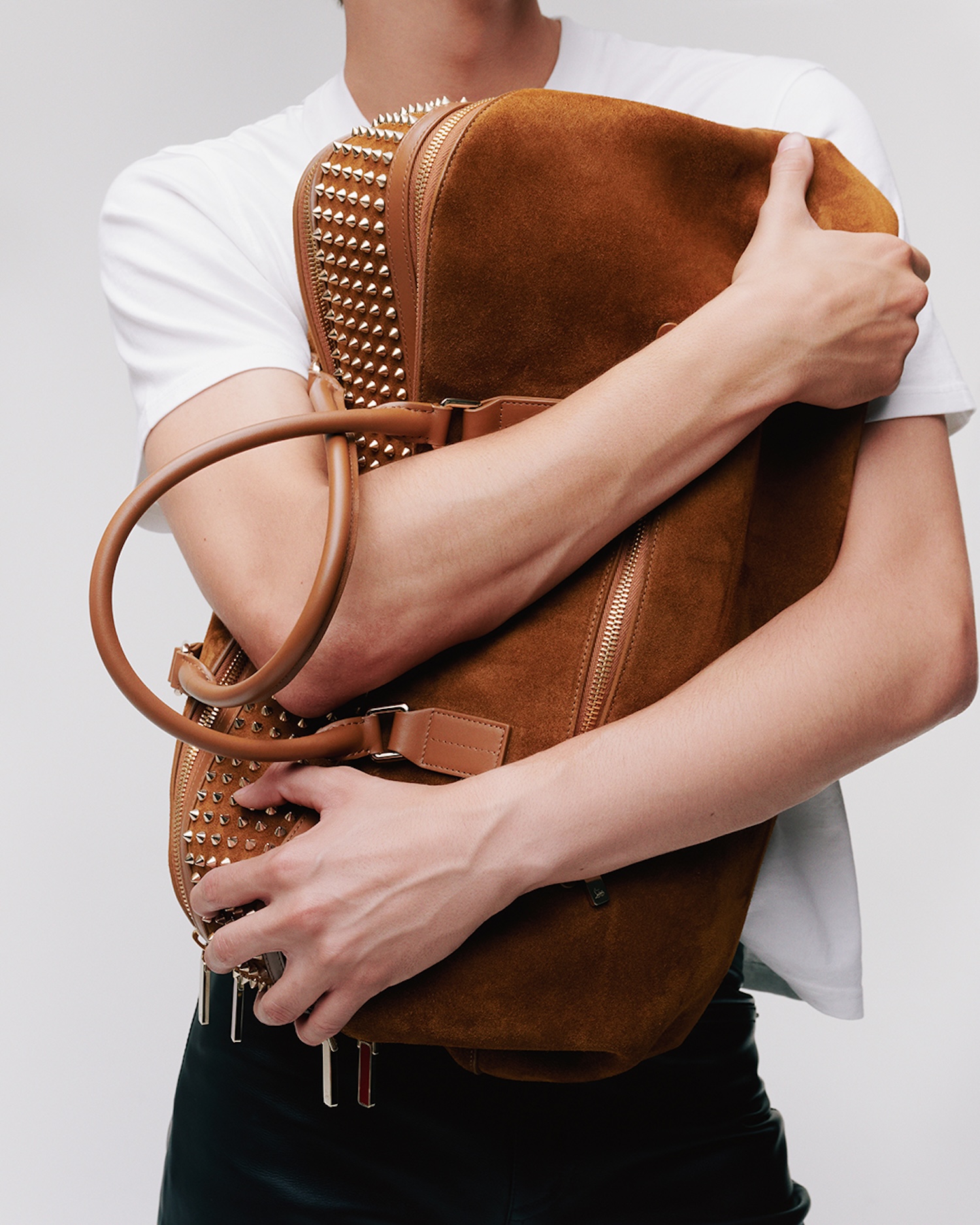 LOUBOUTIN_WINTER25_AD CAMPAIGN_07_1080x1350