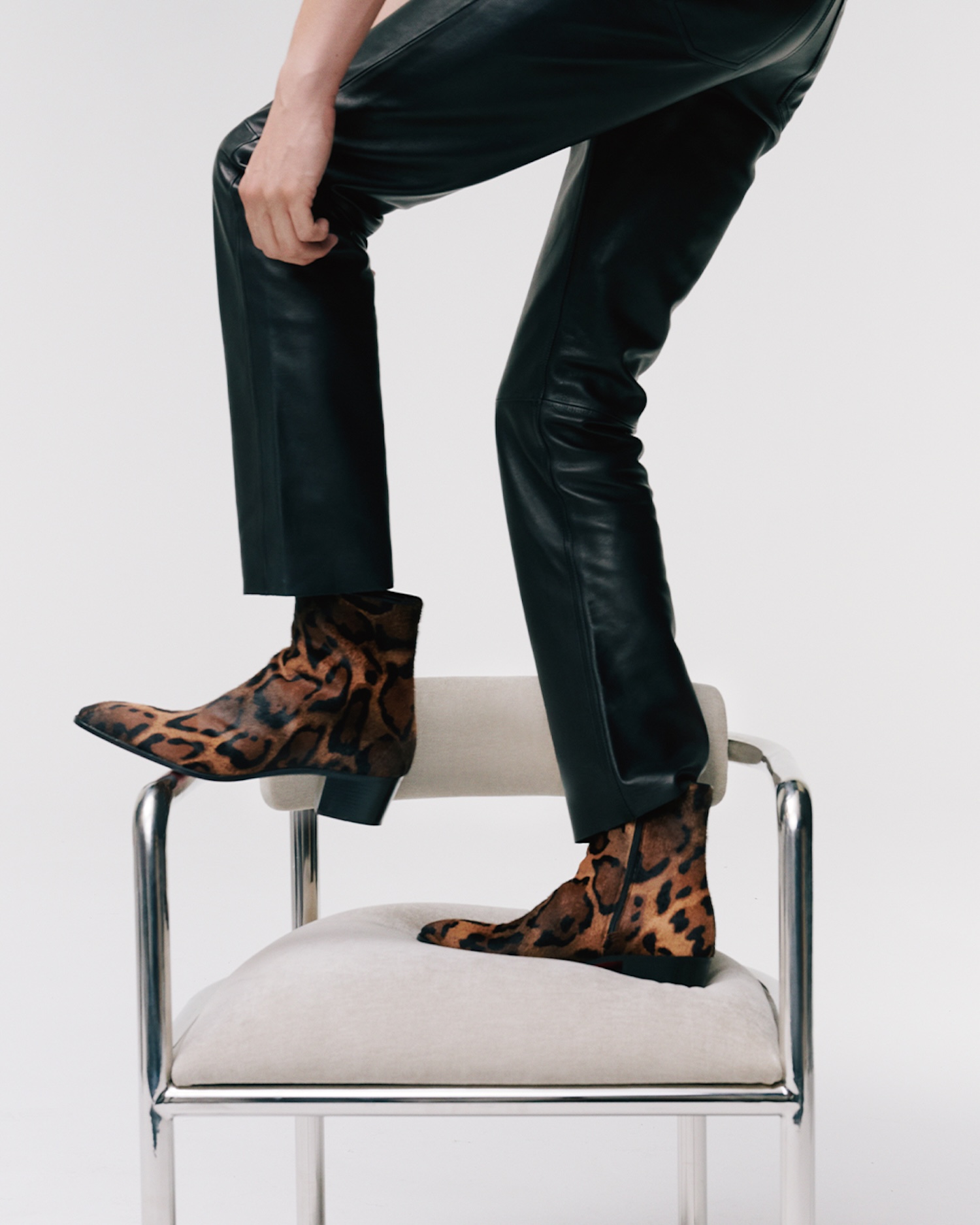 LOUBOUTIN_WINTER25_AD CAMPAIGN_15_1080x1350