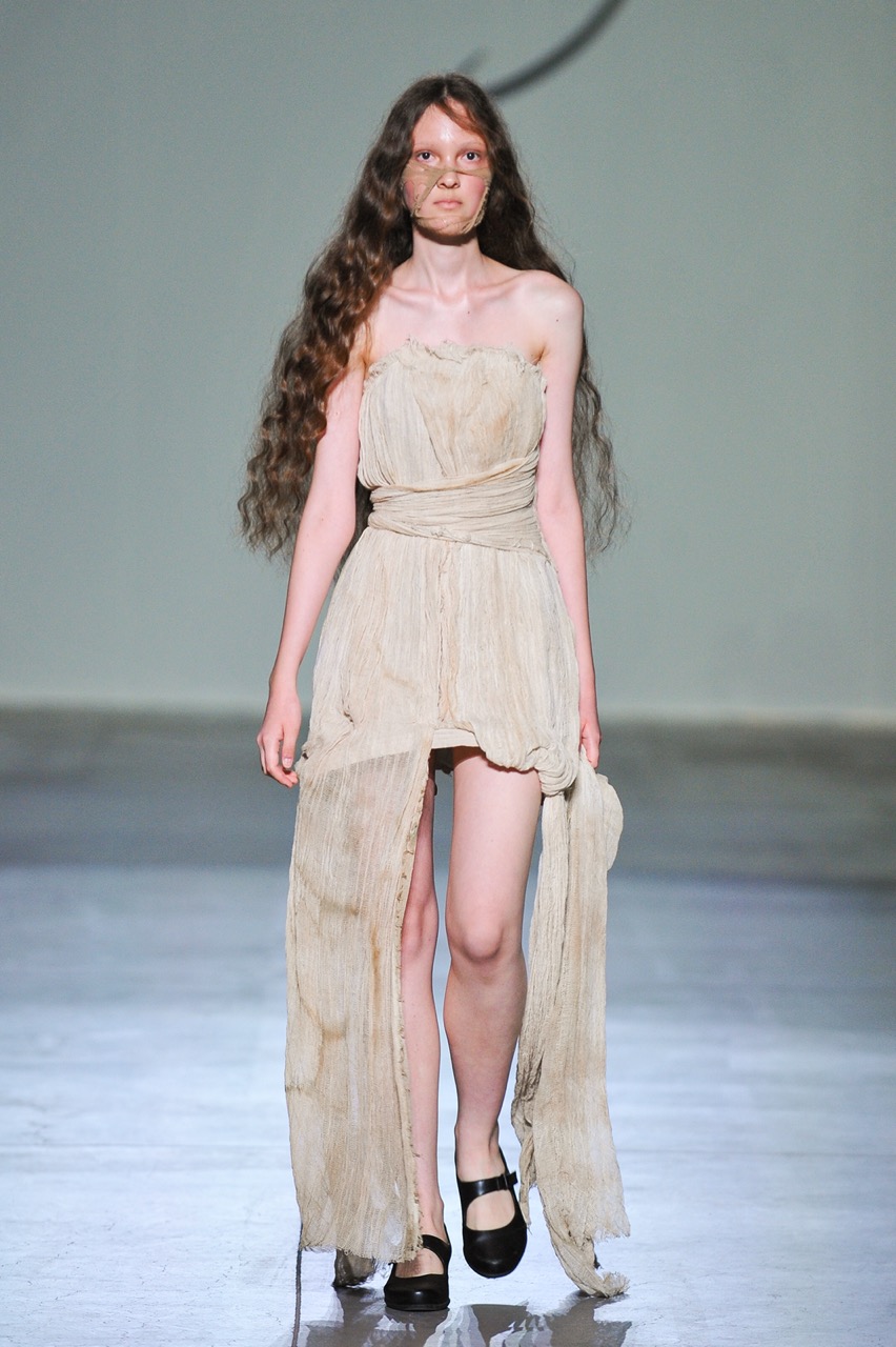 UFW_SS26_SOLOMIIAHRYNKIV_catwalk_credits_Volodymyr_Bosak-3 Large