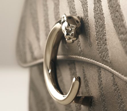 Panthère C de Cartier – mini chain bag shiny_CRL1002741 © Mattia Parodi © Cartier_Rights End 31.10.26 (1)