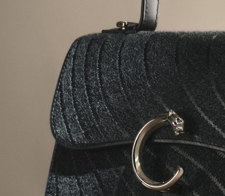Panthère C de Cartier – small flap top handle wool© Mattia Parodi© Cartier_Rights End 31.10.26 (2)